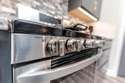 Stove with aluminum extruded handle